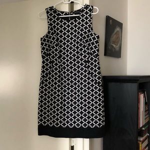 EUC White House Black Market Shift Dress